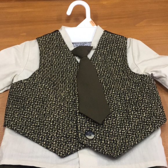 Boys suit set 12 months - Picture 3 of 5